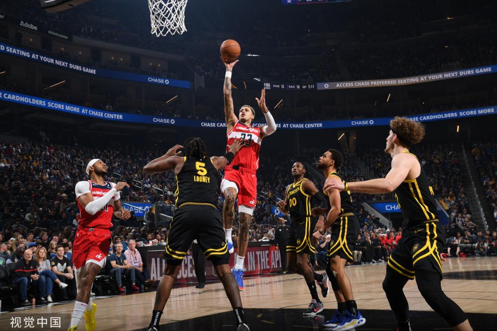 富的年轻球 富的年轻球