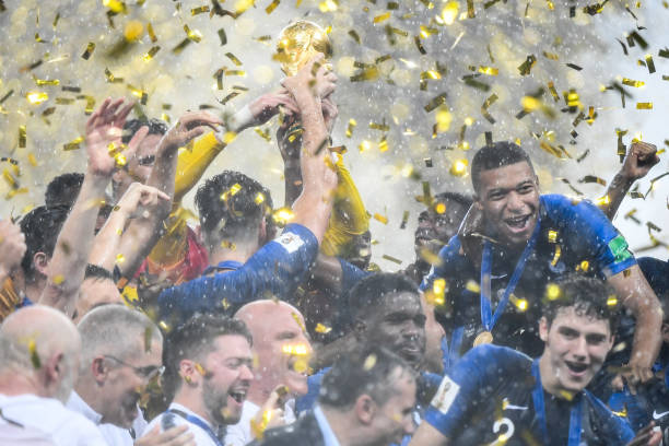 她應該更多 她應該更多